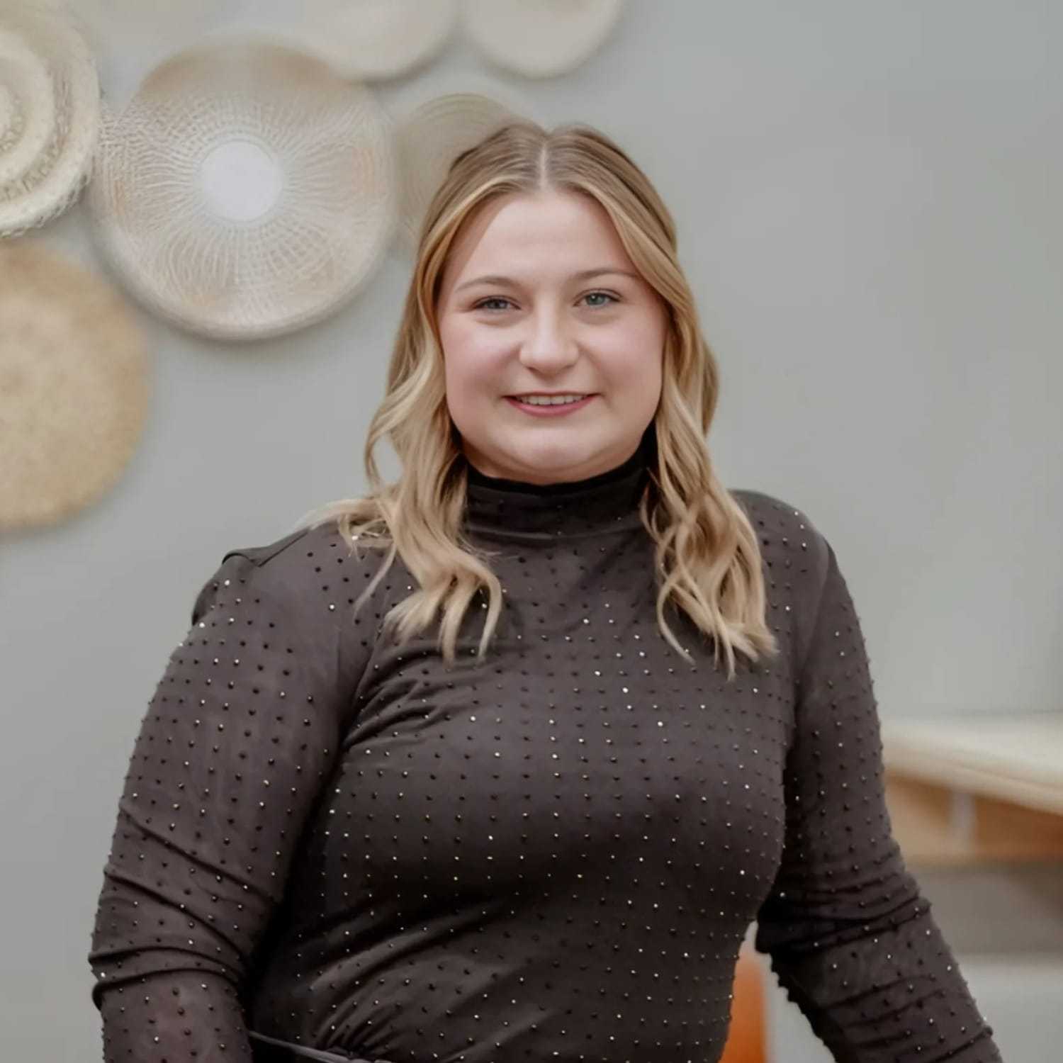 Portrait of Raquel, a professional stylist at Posh Salon And Boutique, showcasing their expertise and style.